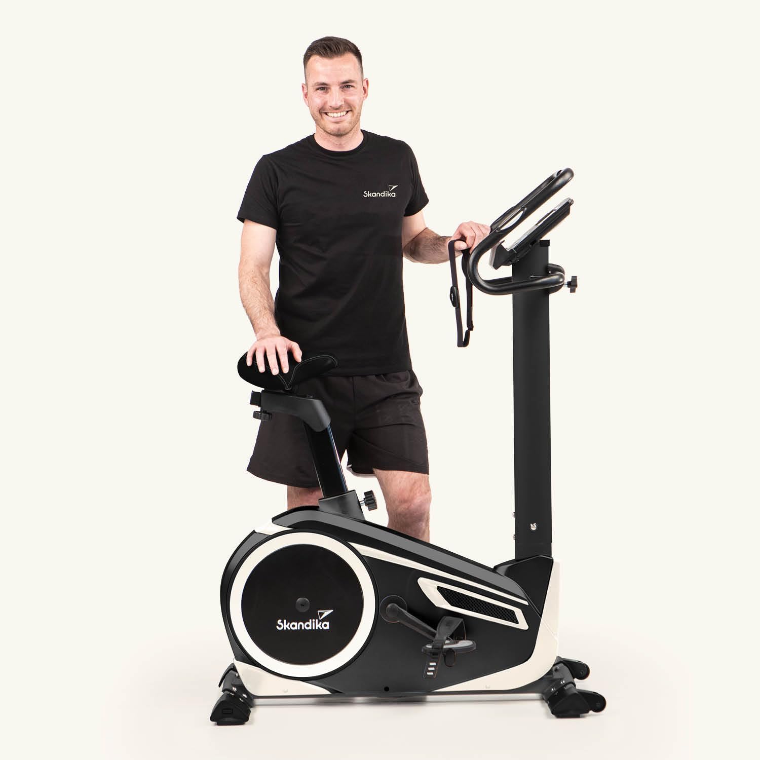 Skandika Morpheus: Ergometer mit App‑Steuerung, Pulsgurt und Tablethalter